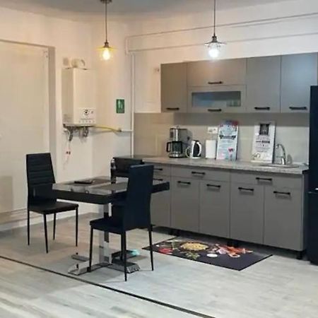 יאשי Chic Apartament Complex Inamstro מראה חיצוני תמונה
