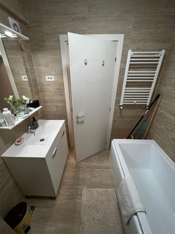 יאשי Chic Apartament Complex Inamstro מראה חיצוני תמונה